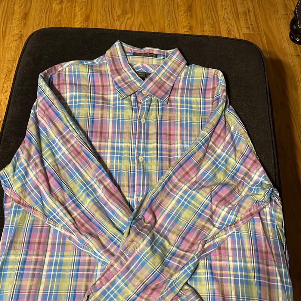 Like new Mens long sleeve shirt. Comes from a smoke free, pet free home